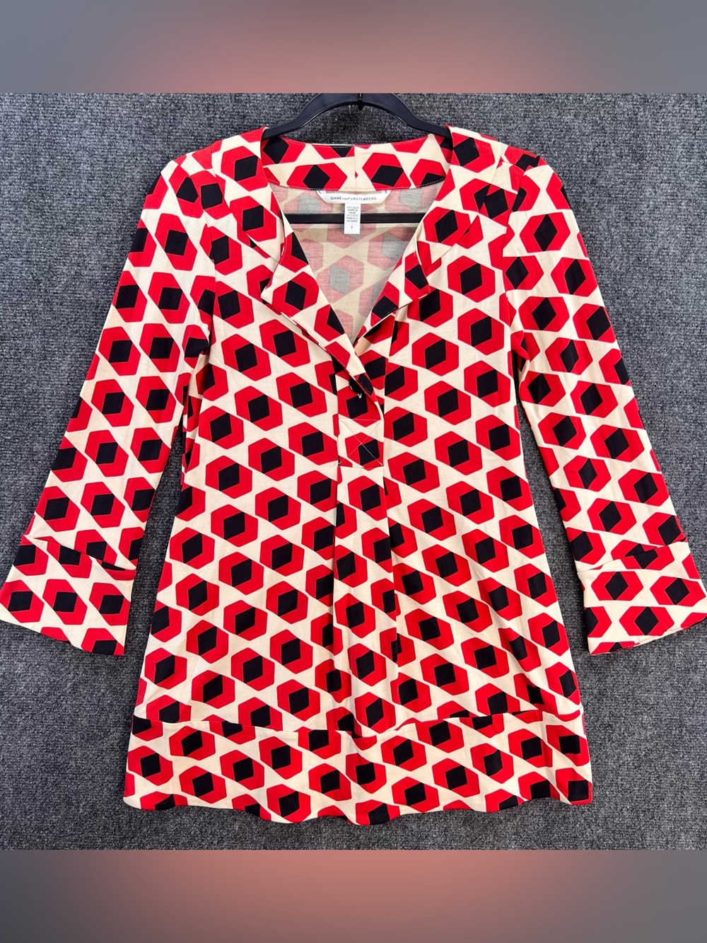 Diane Von Furstenberg Split Neck 100% Silk Tunic Blouse Sz 2 Red Black Geometric